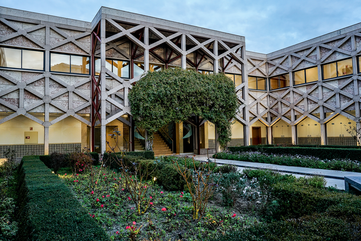 inner courtyard of the Ismaili Center