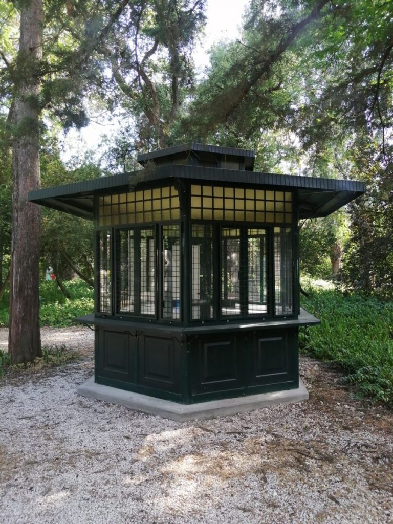 quiosque no jardim