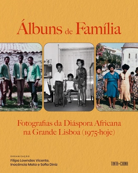 Capa, em amarelo torrado, com fotografias de grupos de pessoas ao centro