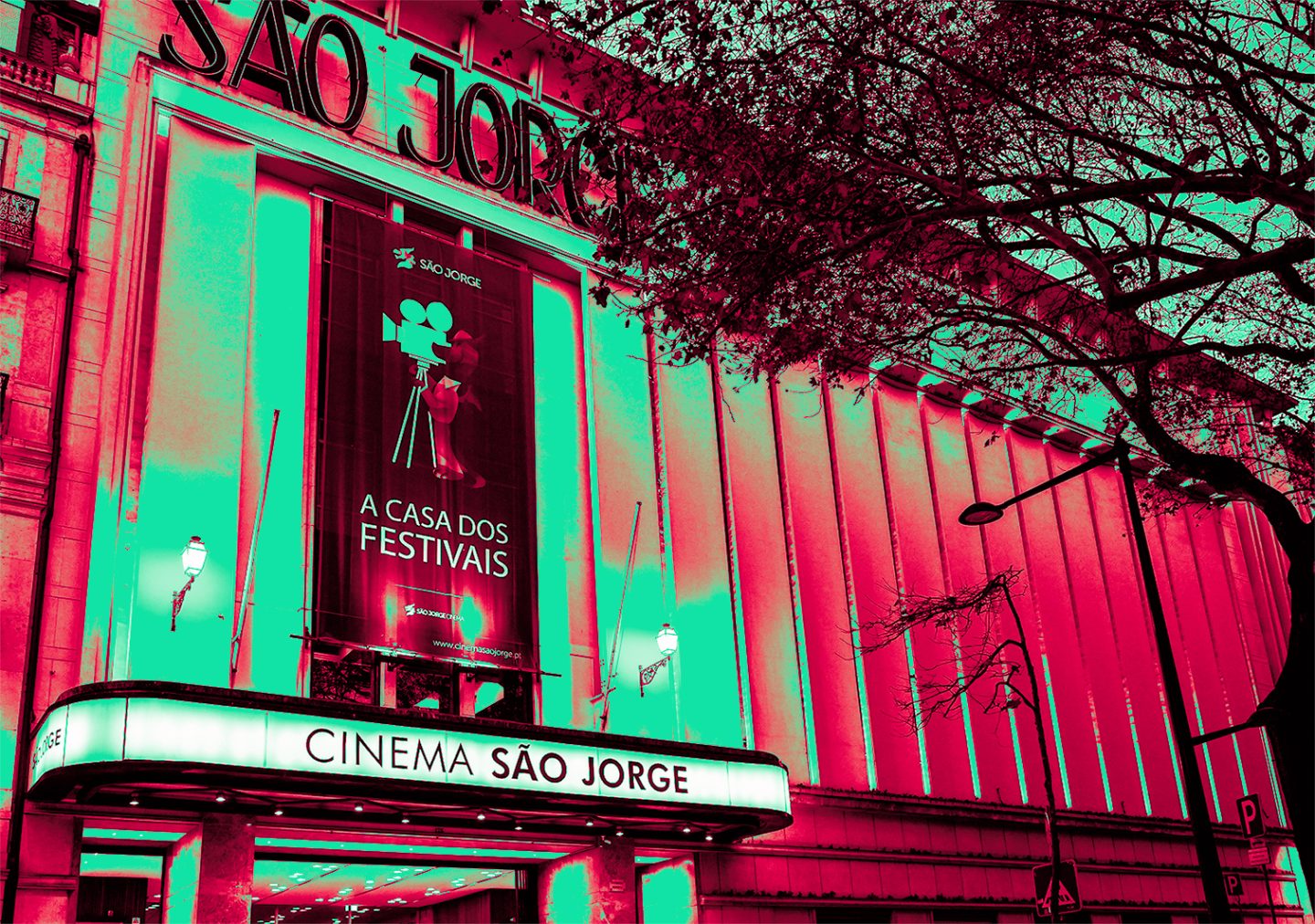 fachada do Cinema São Jorge em tons de verde e vermelho