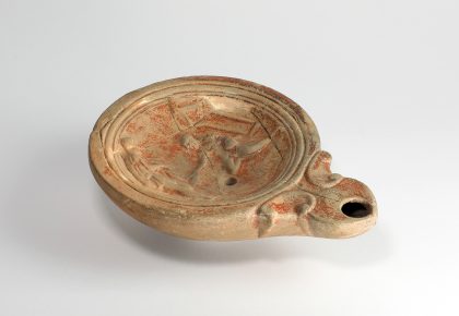 Legenda da imagem: Lucerna, século III d.C., Museu de Lisboa / ML.ARQ.0726